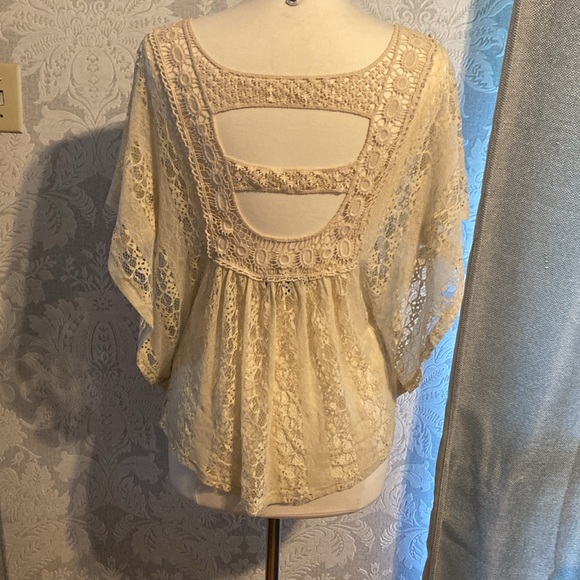 Lace top crème, beige, short sleeves, see-through, gorgeous size small - Picture 6 of 9